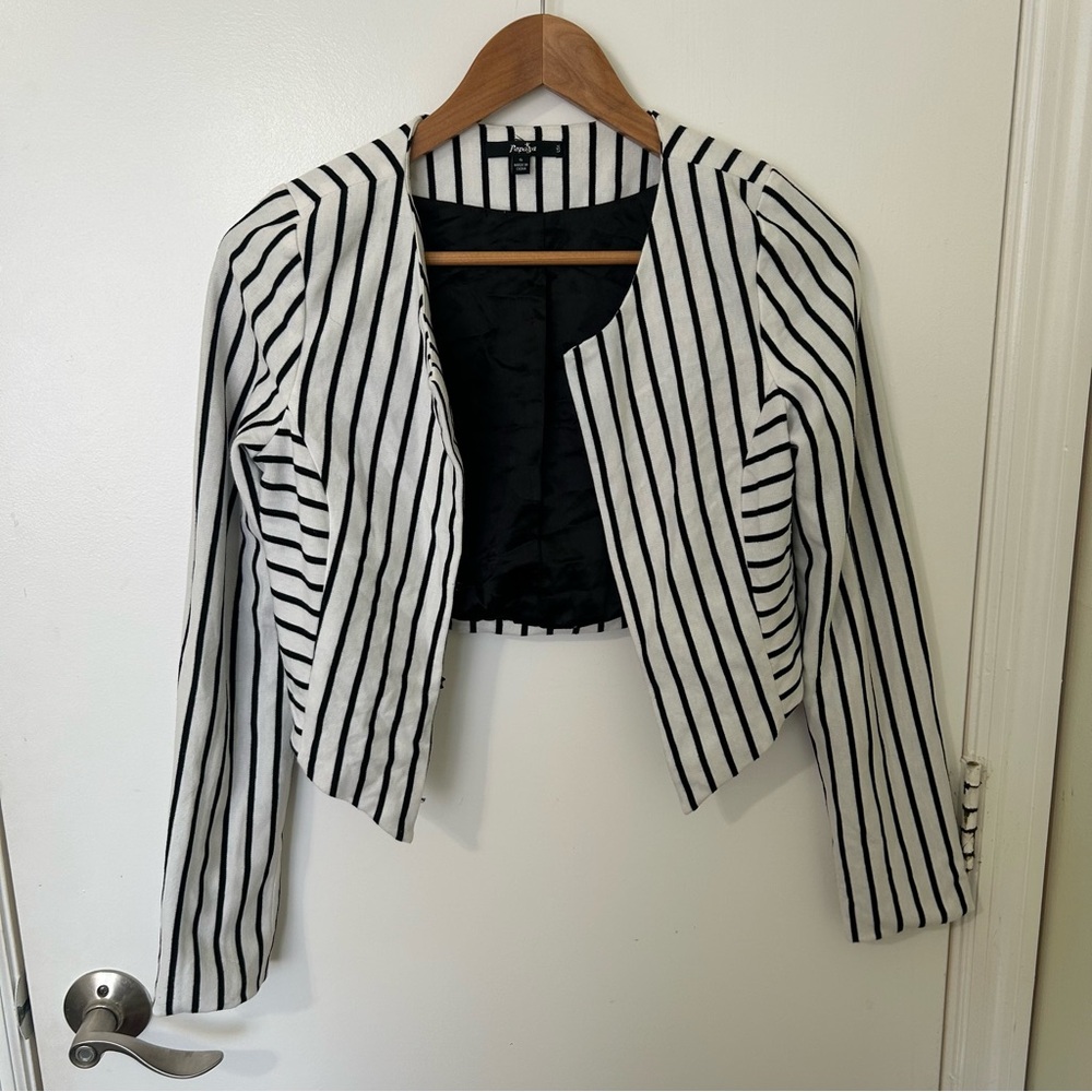 Papaya Women’s Black and White Vertical Striped Crop Blazer Padded Shoulders